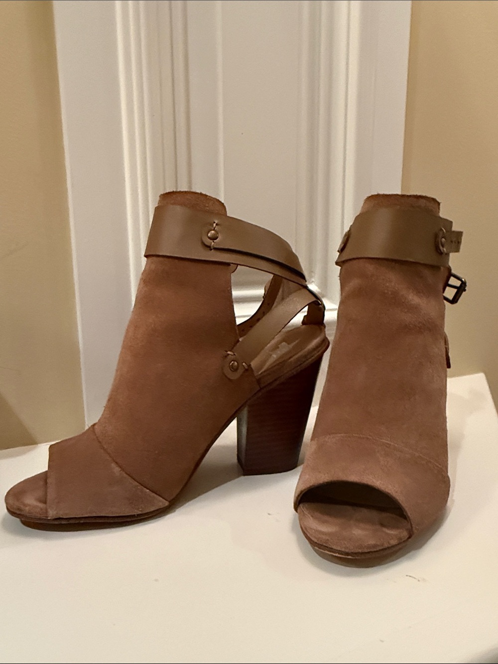 JOE’S leather heels
